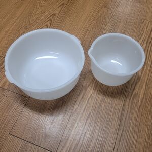 Vintage Set Of 2 Glasbake Sunbeam Mixer Bowls 19CJ/20CJ White Milk Glass